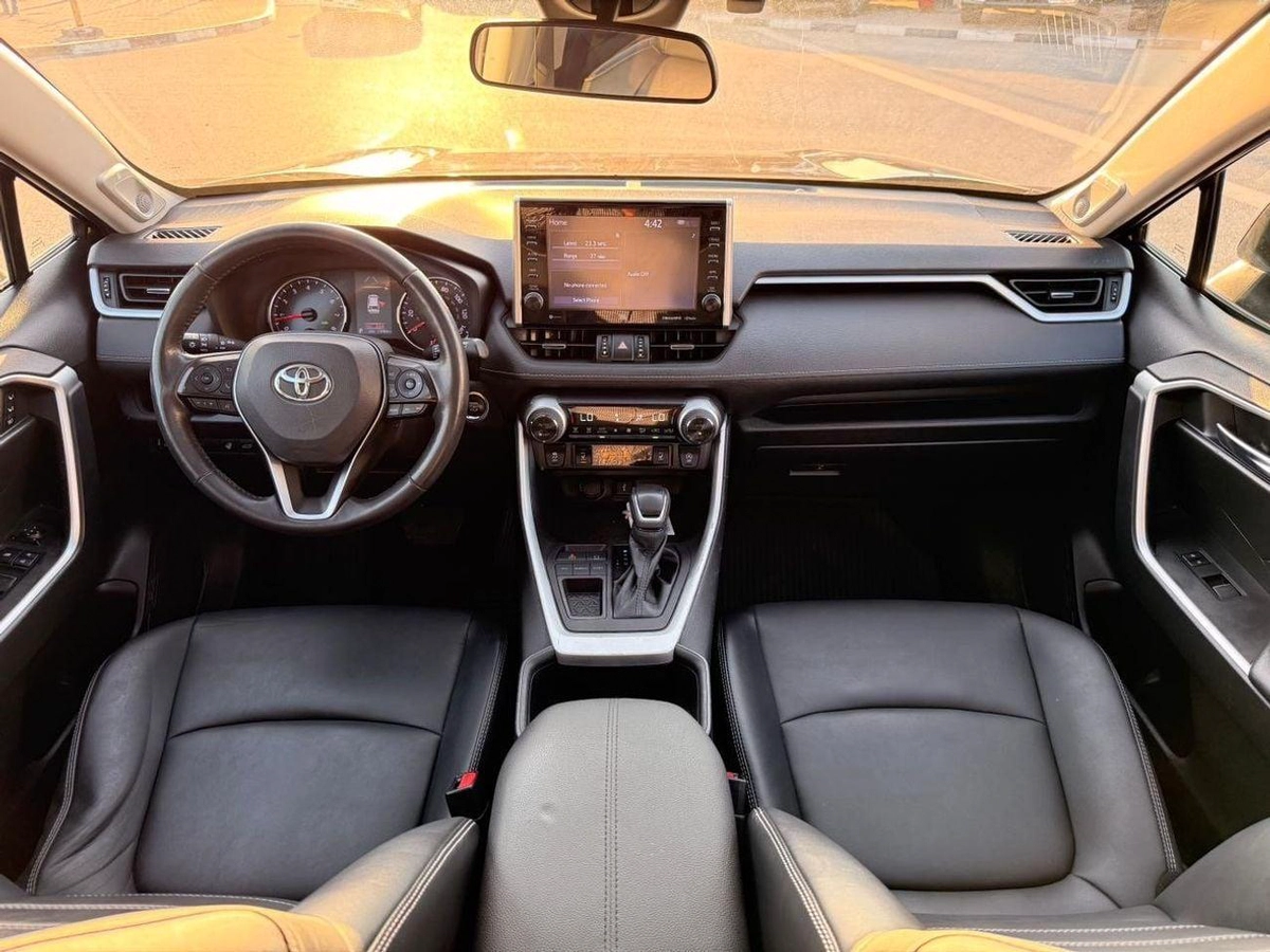 Toyota RAV4 XLE premium 2.5 L Full option-4-4