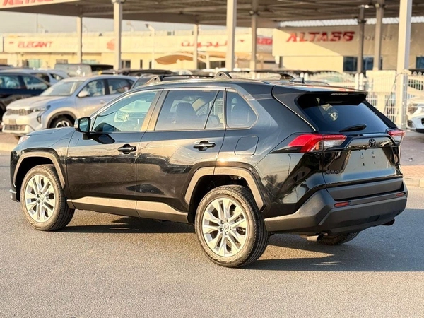Toyota RAV4 XLE premium 2.5 L Full option
