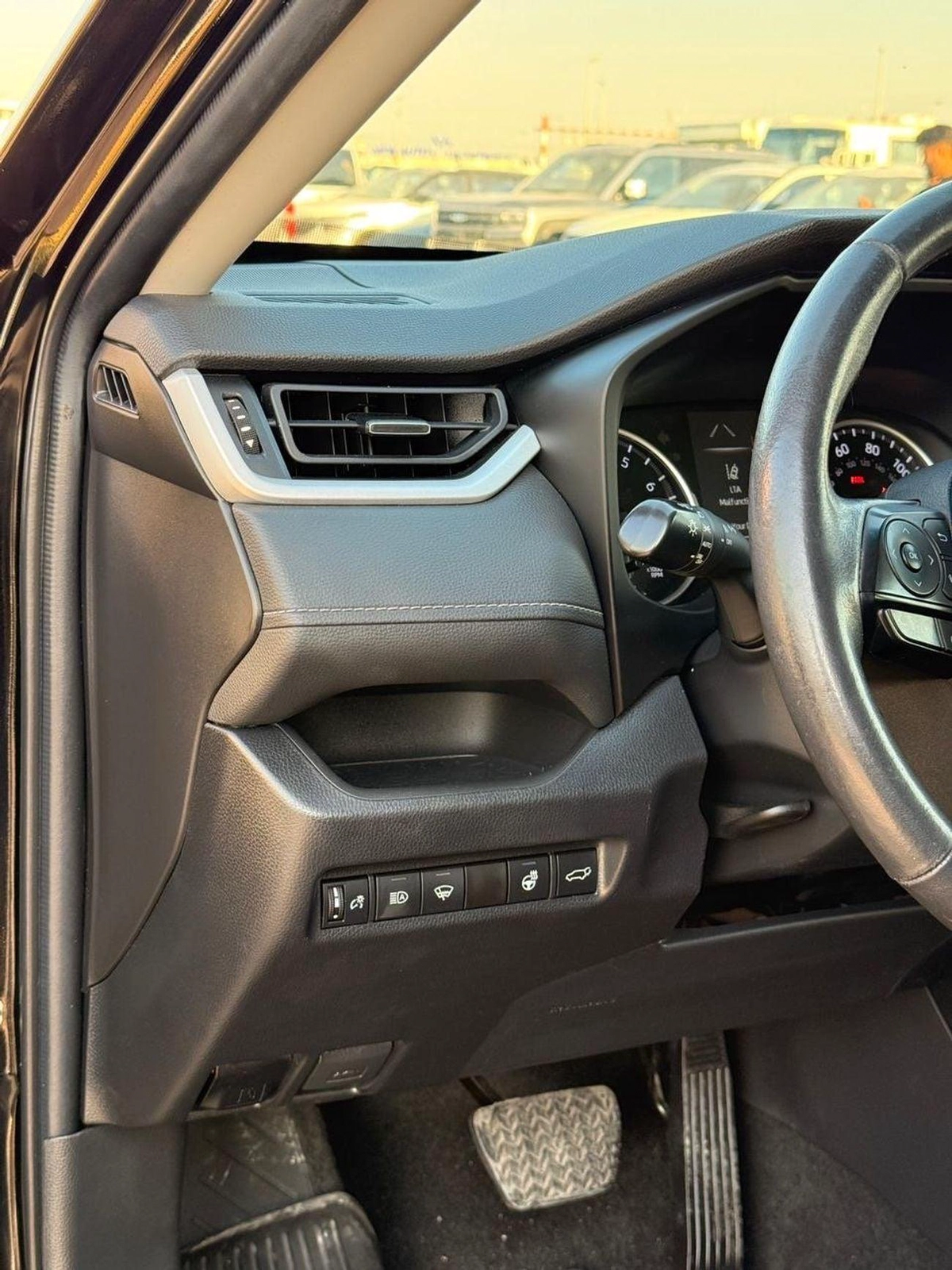 Toyota RAV4 XLE premium 2.5 L Full option-14-14