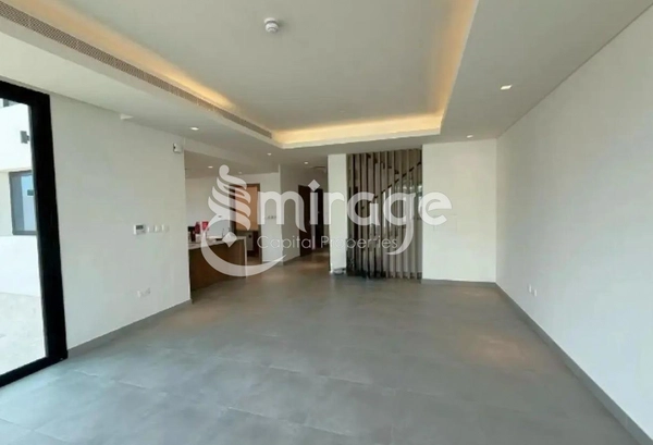 Duplex Type Y | Great Location | Double Row 3BR