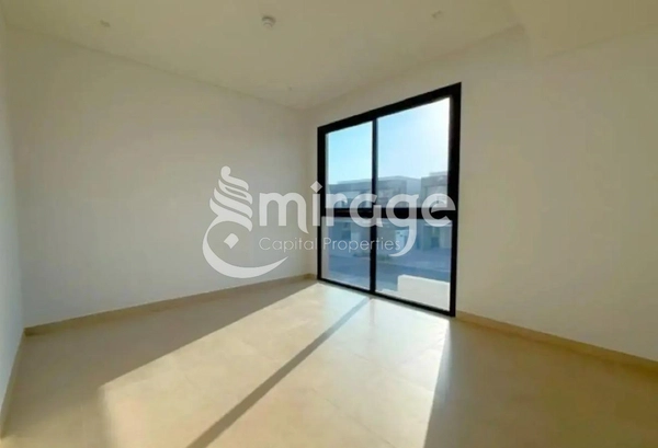 Duplex Type Y | Great Location | Double Row 3BR