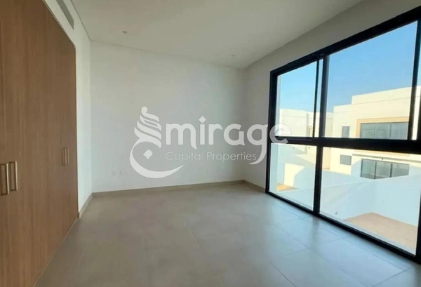Duplex Type Y | Great Location | Double Row 3BR