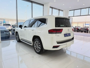 تويوتا لاند كروزر VXR 3.5L تون تيربو ابيض / بيج خليجي الفطيم Toyota Land Cruiser VXR 2023 GCC Specs