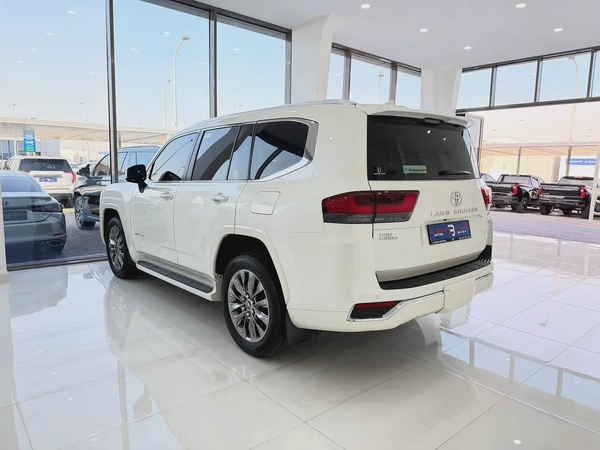 تويوتا لاند كروزر VXR 3.5L تون تيربو ابيض / بيج خليجي الفطيم Toyota Land Cruiser VXR 2023 GCC Specs