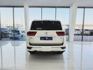 تويوتا لاند كروزر VXR 3.5L تون تيربو ابيض / بيج خليجي الفطيم Toyota Land Cruiser VXR 2023 GCC Specs