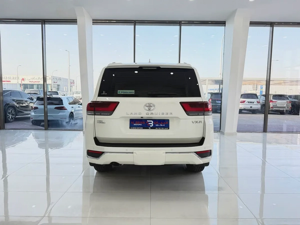 تويوتا لاند كروزر VXR 3.5L تون تيربو ابيض / بيج خليجي الفطيم Toyota Land Cruiser VXR 2023 GCC Specs