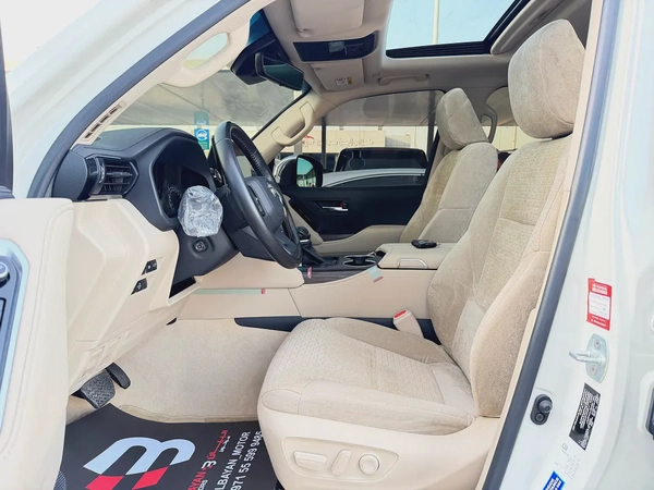تويوتا لاند كروزر VXR 3.5L تون تيربو ابيض / بيج خليجي الفطيم Toyota Land Cruiser VXR 2023 GCC Specs