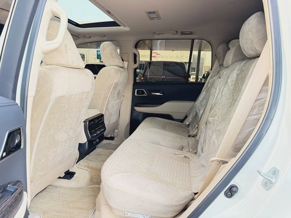 تويوتا لاند كروزر VXR 3.5L تون تيربو ابيض / بيج خليجي الفطيم Toyota Land Cruiser VXR 2023 GCC Specs