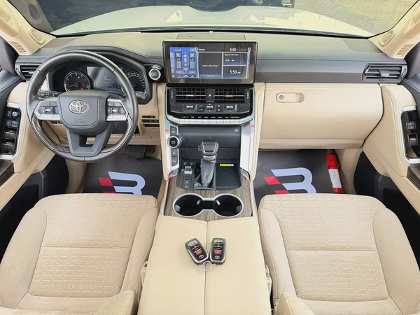 تويوتا لاند كروزر VXR 3.5L تون تيربو ابيض / بيج خليجي الفطيم Toyota Land Cruiser VXR 2023 GCC Specs