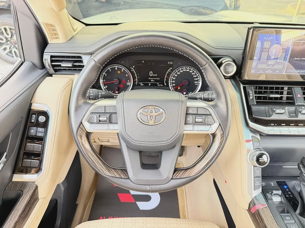 تويوتا لاند كروزر VXR 3.5L تون تيربو ابيض / بيج خليجي الفطيم Toyota Land Cruiser VXR 2023 GCC Specs