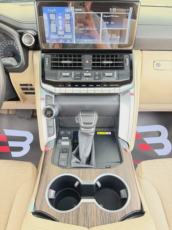 تويوتا لاند كروزر VXR 3.5L تون تيربو ابيض / بيج خليجي الفطيم Toyota Land Cruiser VXR 2023 GCC Specs