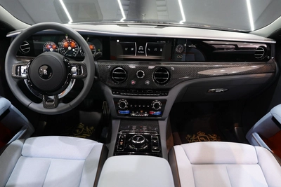 Rolls-Royce Ghost Black Badge 2024-5
