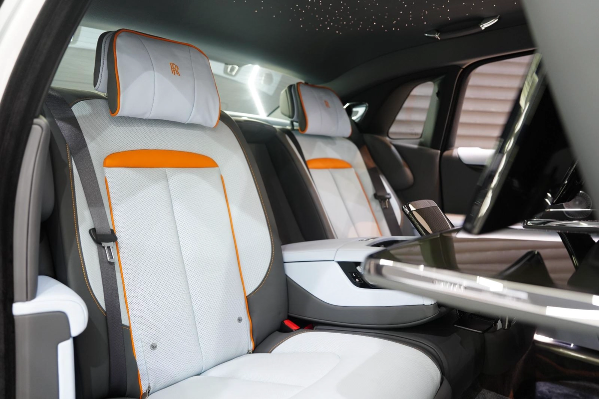 Rolls-Royce Ghost Black Badge 2024-9-9