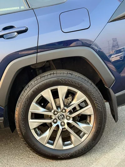 Toyota RAV4 XLE-11
