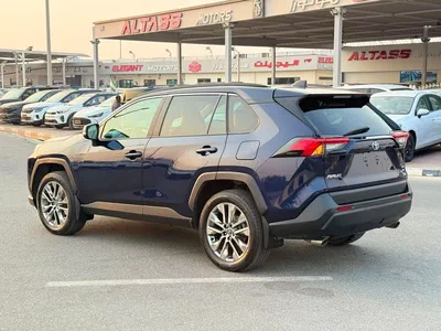 Toyota RAV4 XLE-12