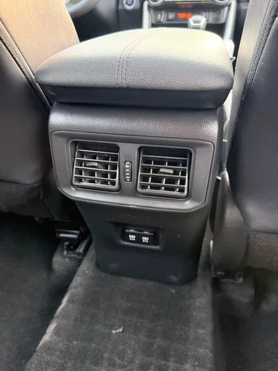 Toyota RAV4 XLE-17