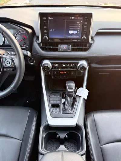 Toyota RAV4 XLE-6