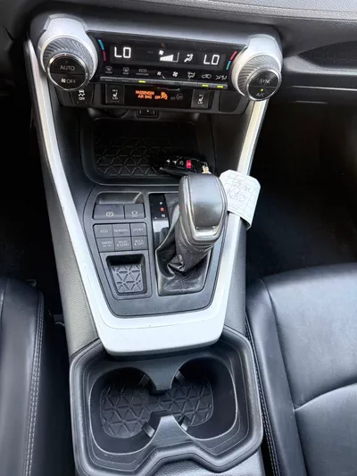 Toyota RAV4 XLE-7