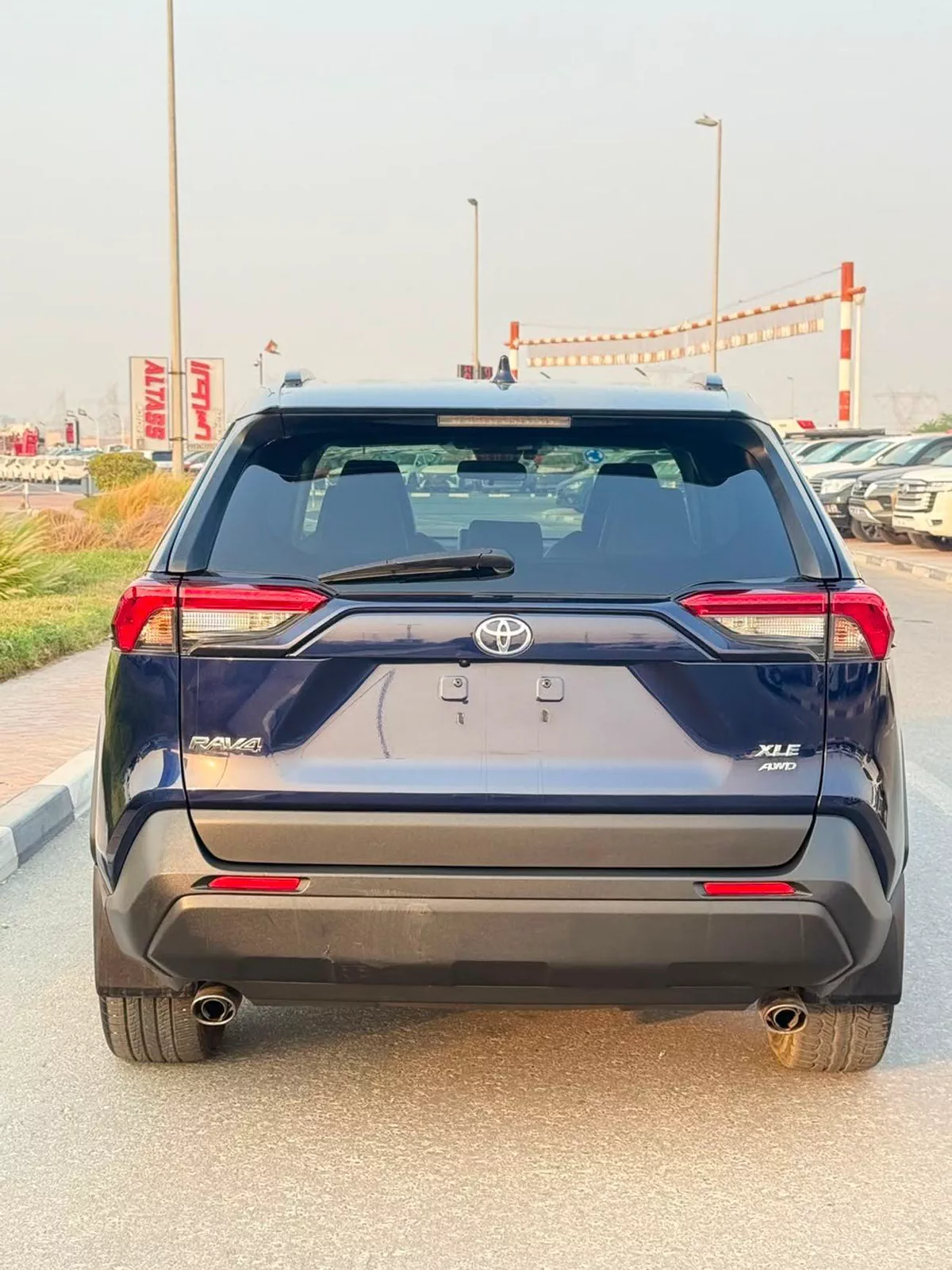 Toyota RAV4 XLE-2-0