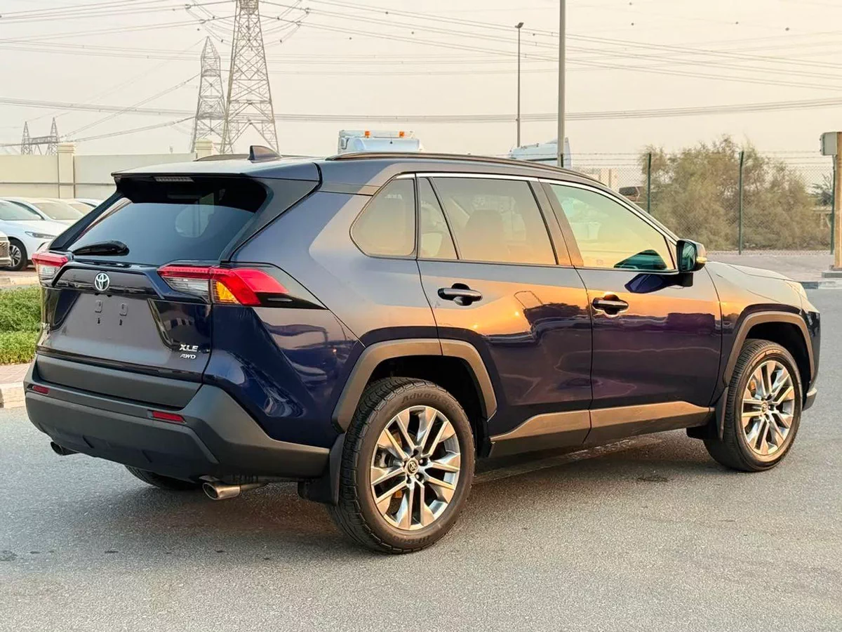 Toyota RAV4 XLE-3-0