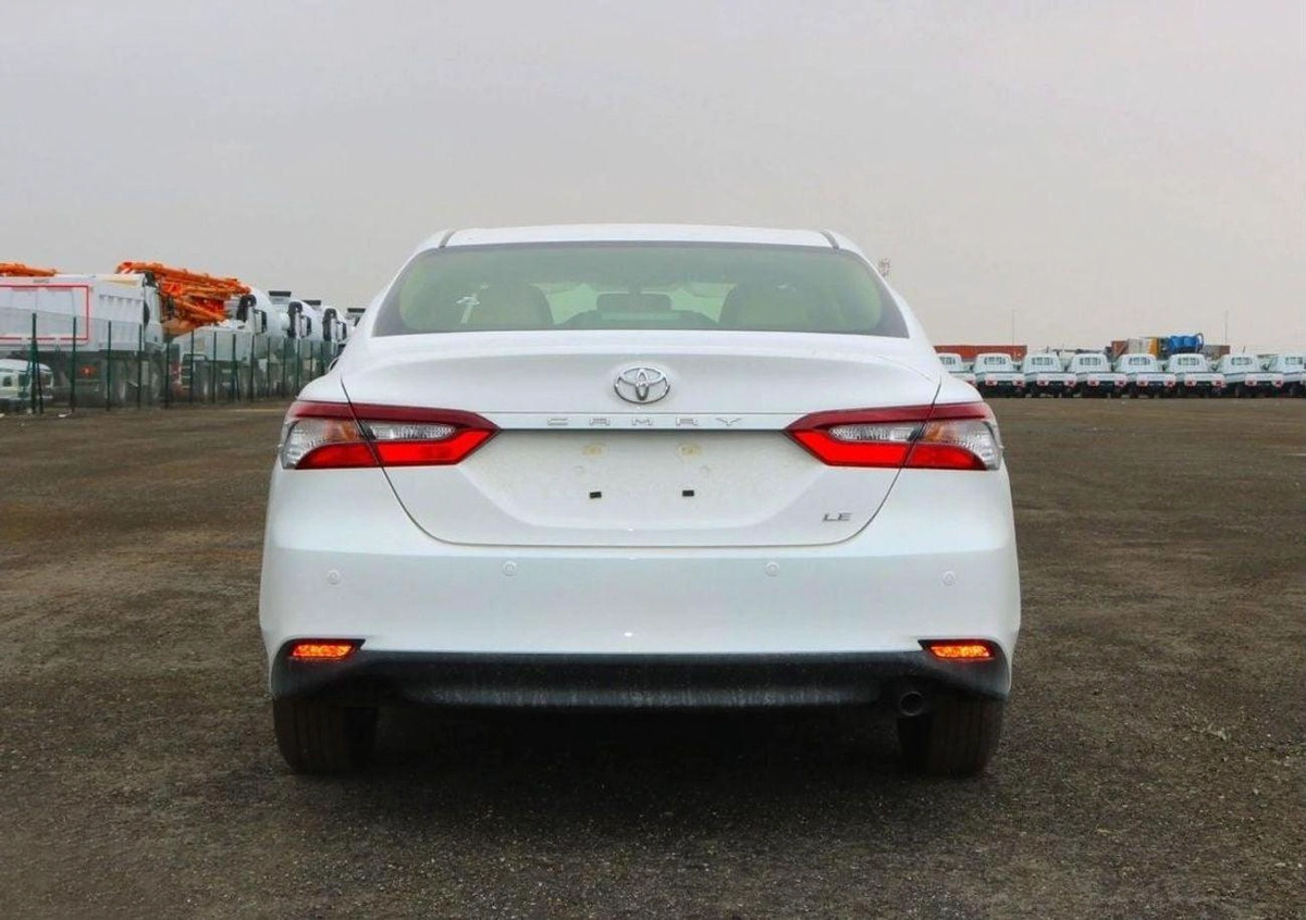 Toyota Camry LE Toyota Camry LE 2.5L Sedan FWD 8 Speed A/T Petrol-2-0