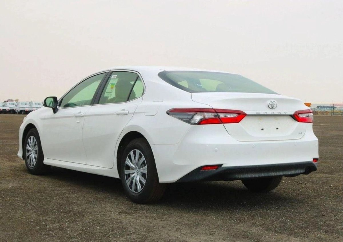 Toyota Camry LE Toyota Camry LE 2.5L Sedan FWD 8 Speed A/T Petrol-4-0