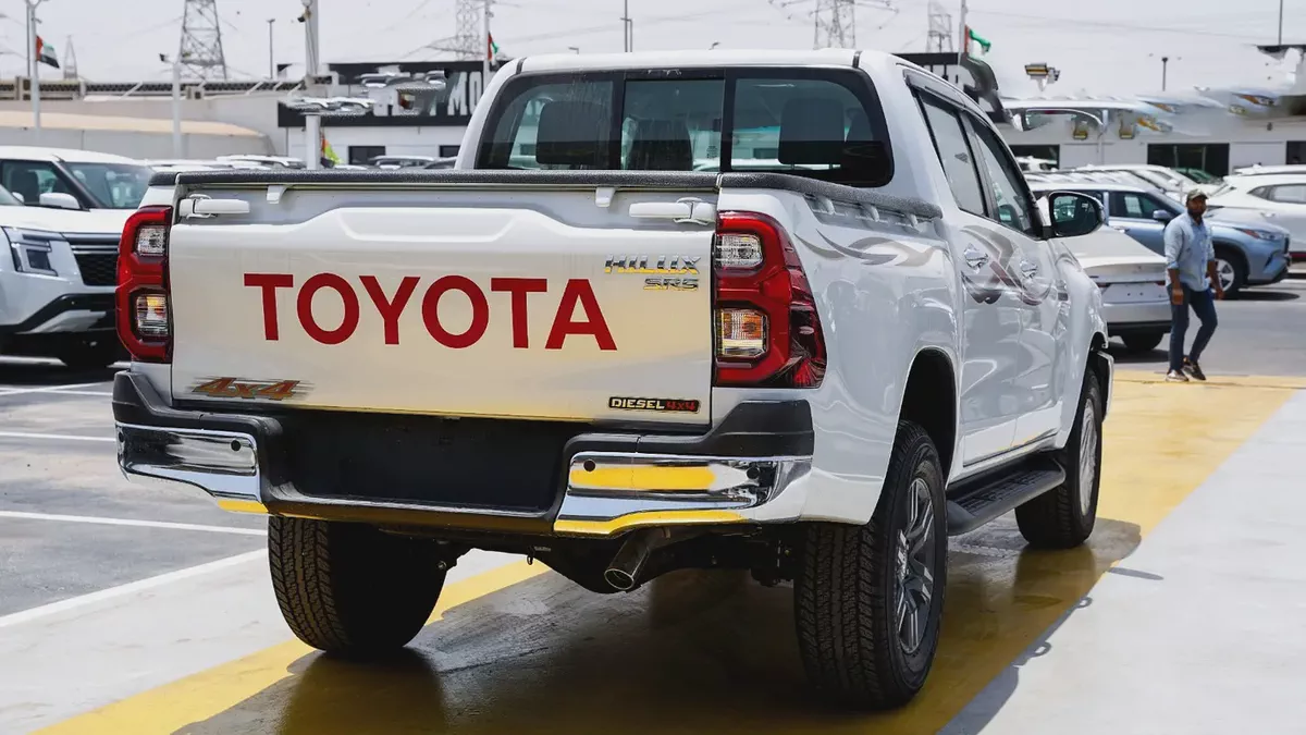 Toyota Hilux Double Cab DLS 2.8 DIESEL MODEL 2026 GCC Specs-5-5