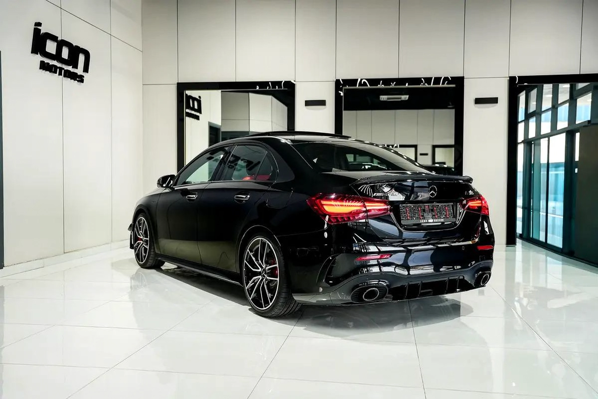 2024 Mercedes-Benz A-Class A 35 AMG - GCC Specs - Like New!-9-9