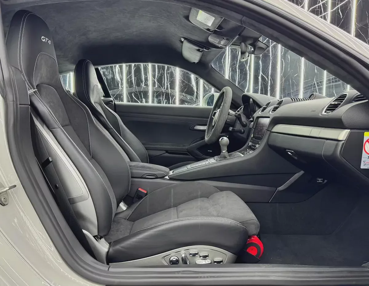 2020 Porsche Cayman GT4  | Low Mileage | GCC Spec | Al Nabooda warranty 2027-12-12
