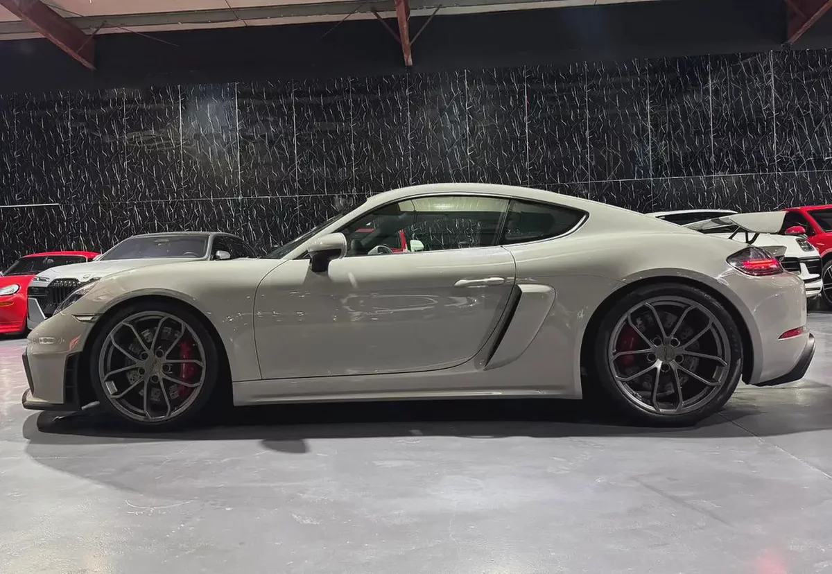 2020 Porsche Cayman GT4  | Low Mileage | GCC Spec | Al Nabooda warranty 2027-6-6