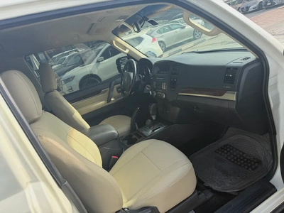 Mitsubshi pajero 2013 white 2 dor  GCc calen car-6