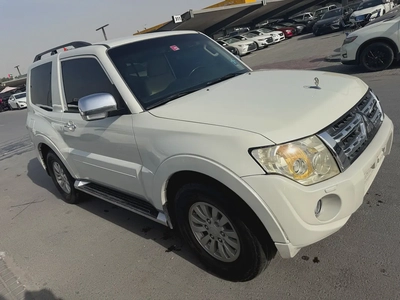 Mitsubshi pajero 2013 white 2 dor  GCc calen car-7