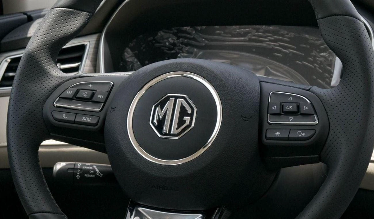 MG RX5 Brand New MG RX5 Plus Deluxe FOR EXPORT A/T | Petrol | Black/Beige | N-RX5-DEL-1.5-25|-14-14