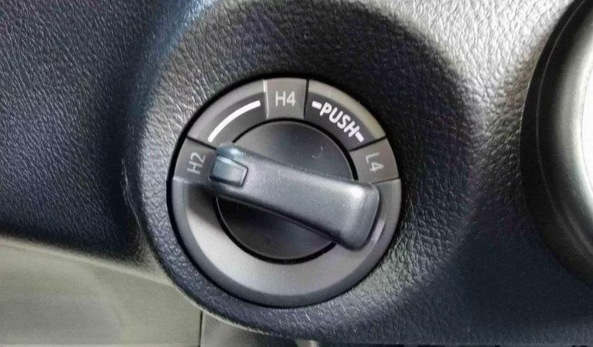 Toyota Hilux GL Toyota Hilux 2.4L Diesel MT Mid Option 2025-15-0