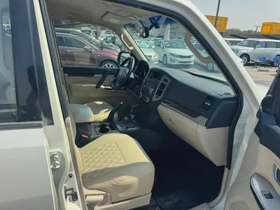 Mitsubshi pajero 2015 white color GCC calen car-9
