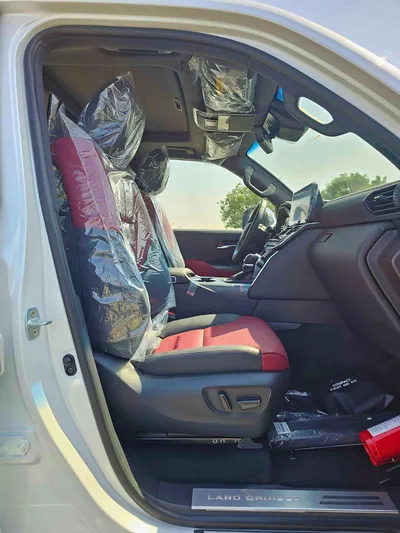 Toyota Land Cruiser VXR LC300 TWIN TURBO | 3.3L DIESEL V6 | LEATHER | SUNROOF | FULL OPTION (CODE#LCDVXRHA)-8