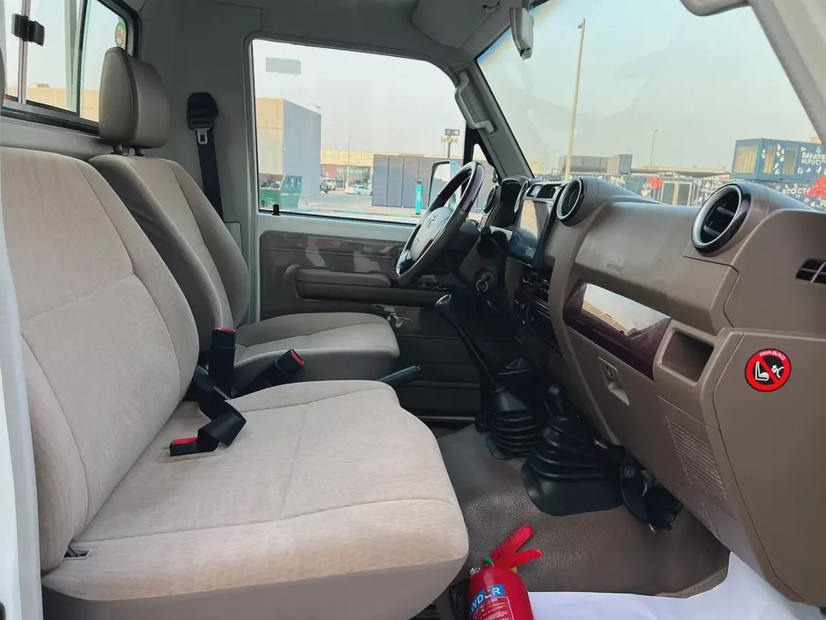 Toyota Land Cruiser 70 Series LC 79 LX 2022 GCC Specs-8-8