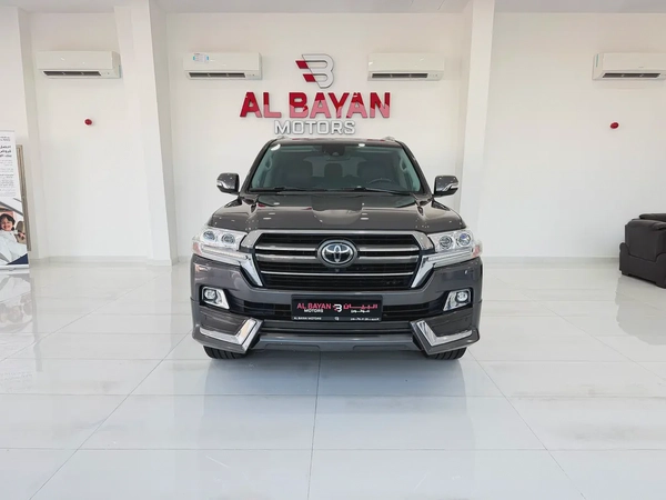 تويوتا لاند كروزر VXR 6.2 غراند تورنغ رمادي / بني 2021 الفطيم
