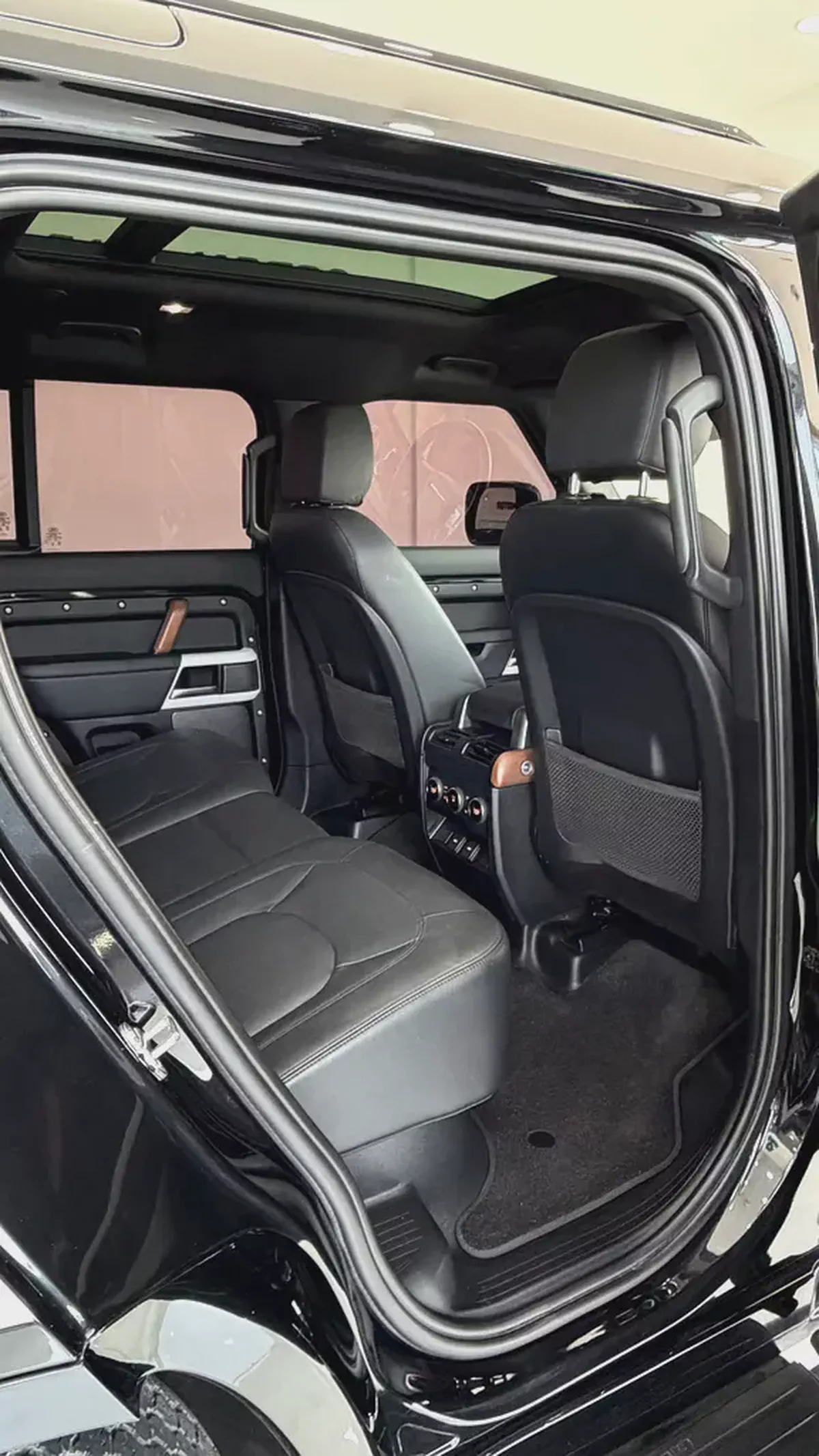 Land Rover Defender 110 SE P400 2024 GCC Specs-15-15