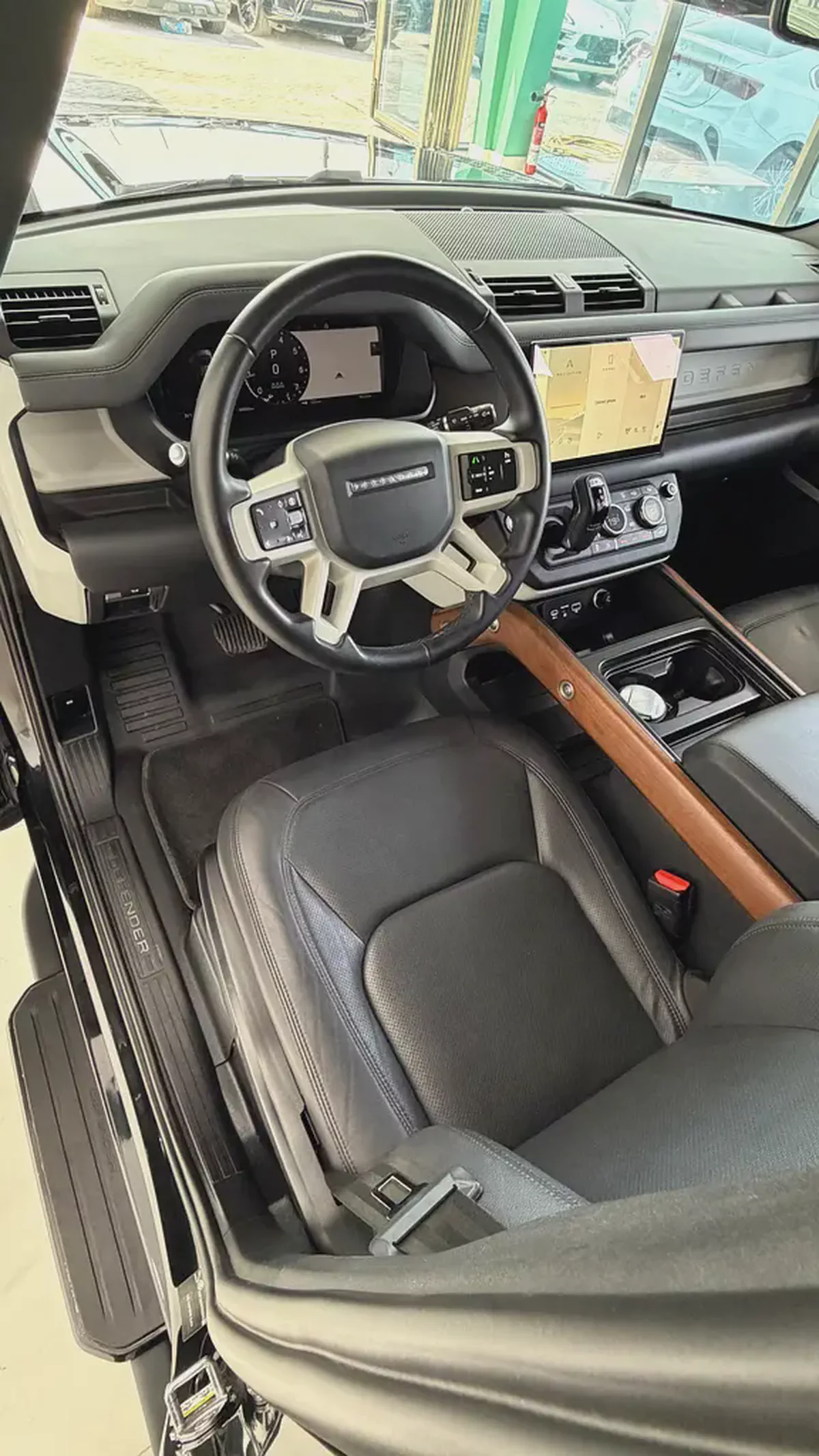 Land Rover Defender 110 SE P400 2024 GCC Specs-16-16