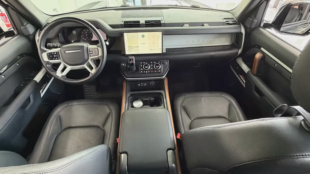 Land Rover Defender 110 SE P400 2024 GCC Specs-17-17
