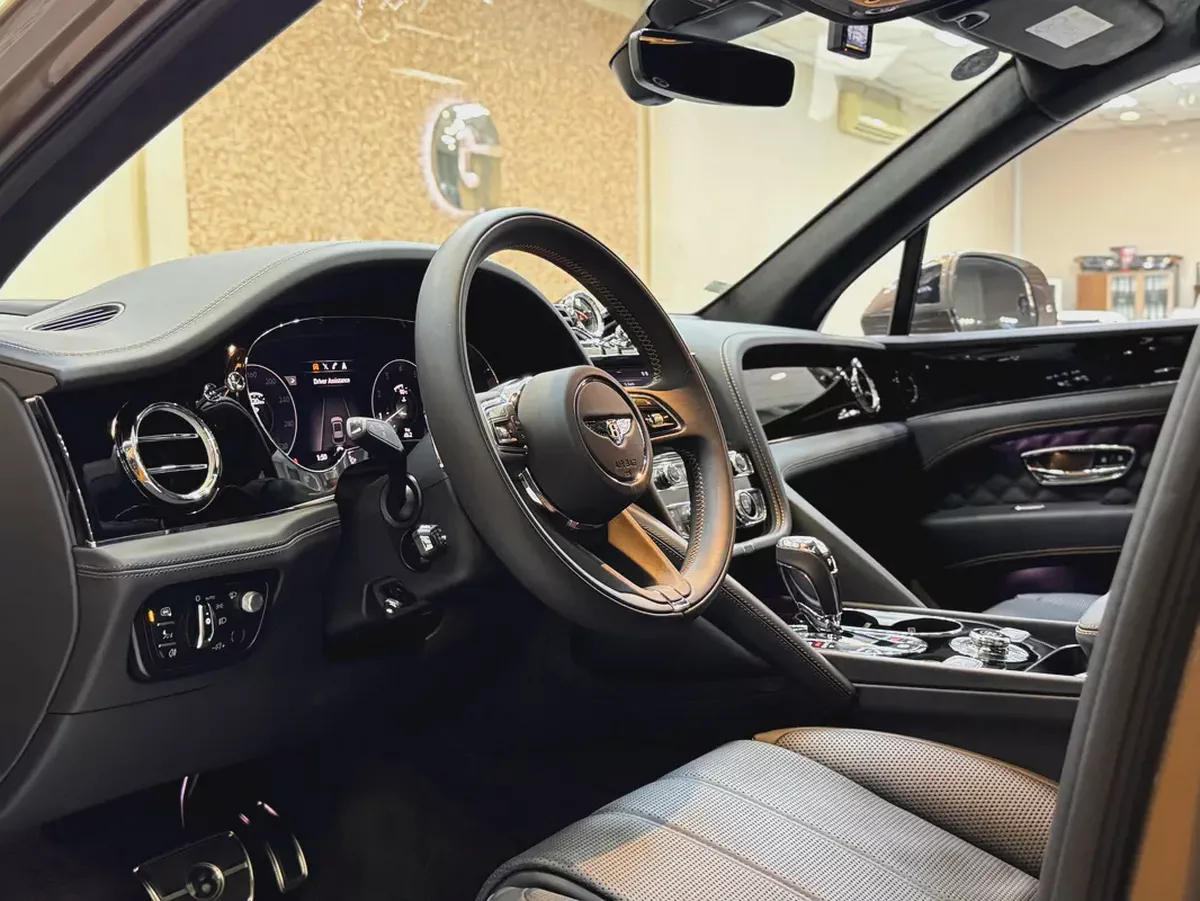BENTAYGA AZURE / 5 YEARS WARRANTY / 10,000 Km / FULL OPTION-9-9