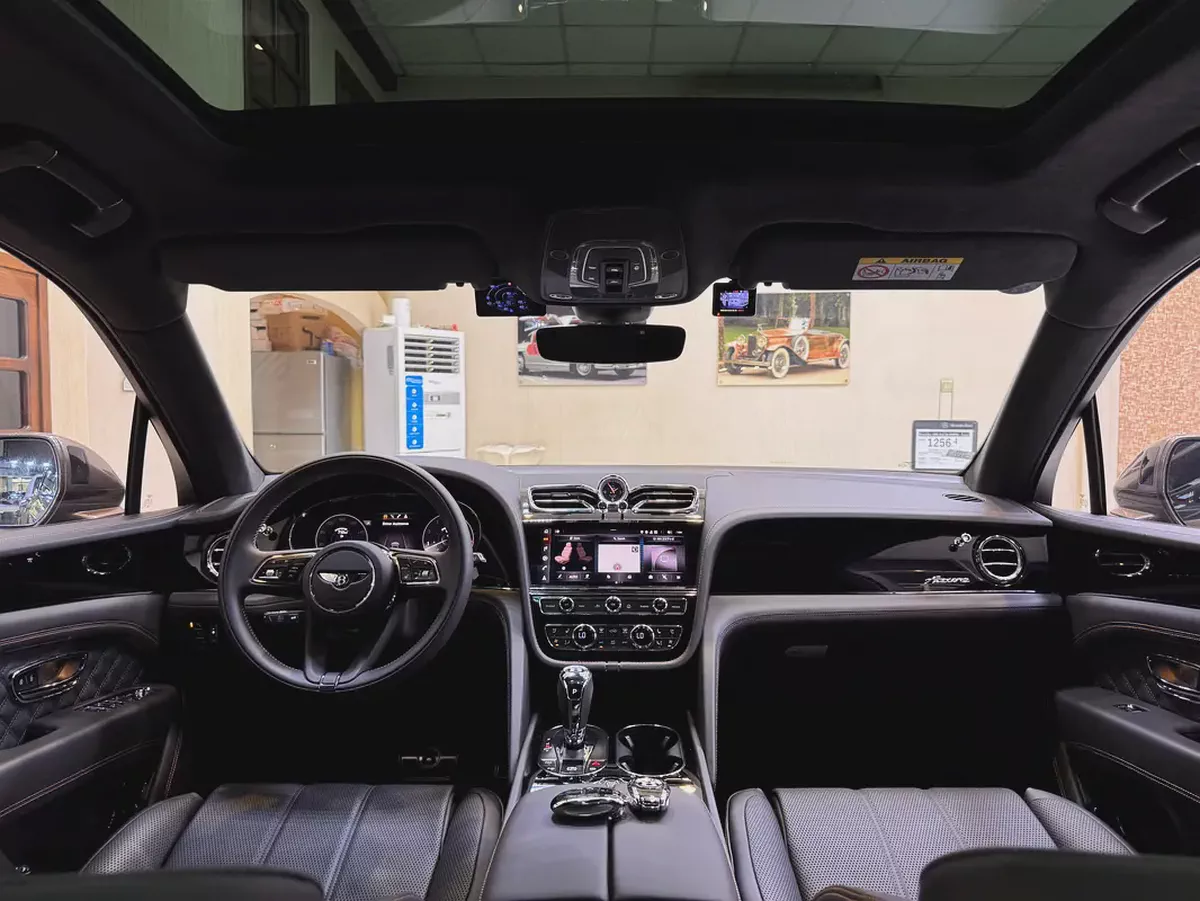 BENTAYGA AZURE / 5 YEARS WARRANTY / 10,000 Km / FULL OPTION-13-13
