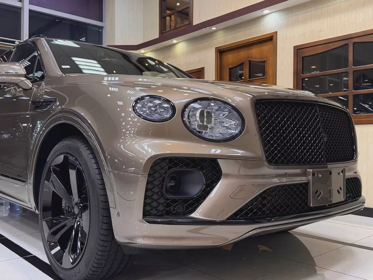 BENTAYGA AZURE / 5 YEARS WARRANTY / 10,000 Km / FULL OPTION-7-7