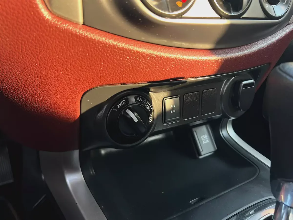 2020 Nissan Navara, Full Automatic 4X4, GCC | Ref#1164-16-16