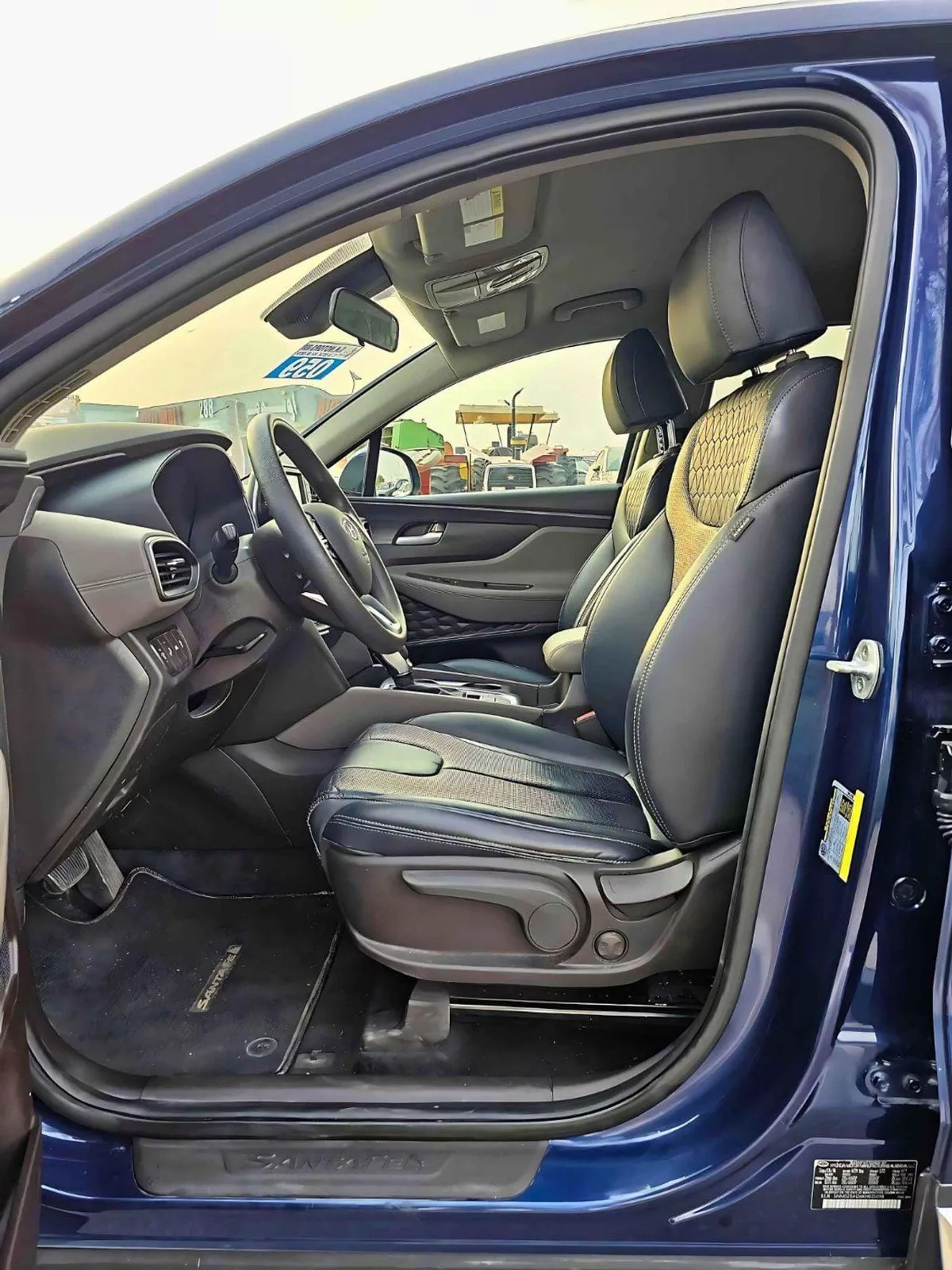 Hyundai Santa Fe STD (NON GCC) SE/ RADAR/ LANE ASSIST/ LEATHER SEATS/ DVD CAMERA/ EXPORT ONLY / LOT# 35098-9-0