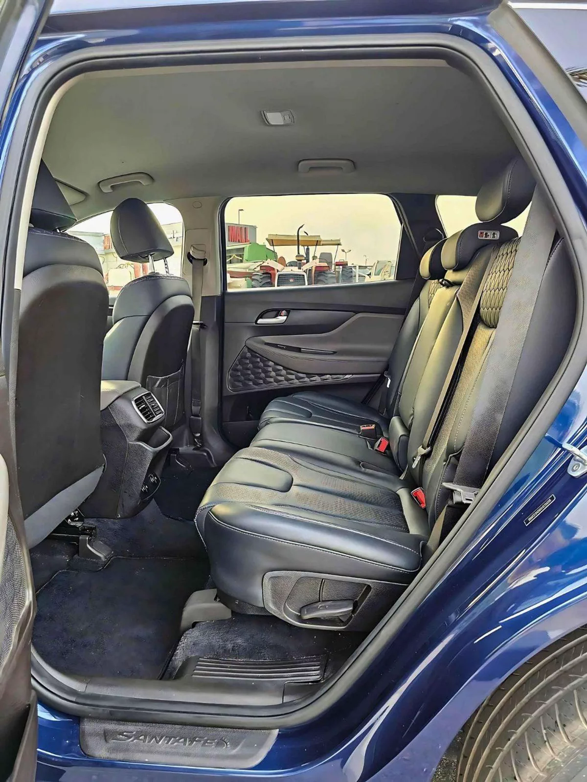 Hyundai Santa Fe STD (NON GCC) SE/ RADAR/ LANE ASSIST/ LEATHER SEATS/ DVD CAMERA/ EXPORT ONLY / LOT# 35098-11-0