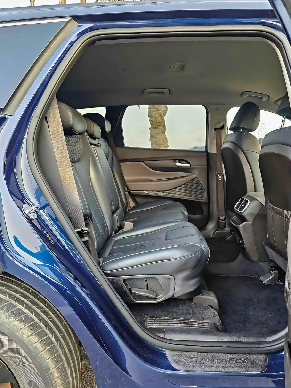 Hyundai Santa Fe STD (NON GCC) SE/ RADAR/ LANE ASSIST/ LEATHER SEATS/ DVD CAMERA/ EXPORT ONLY / LOT# 35098-12-0
