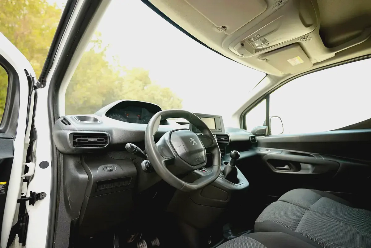Peugeot Partner | Delivery Van | Petrol | GCC Specs | Ref#P26602-9-9