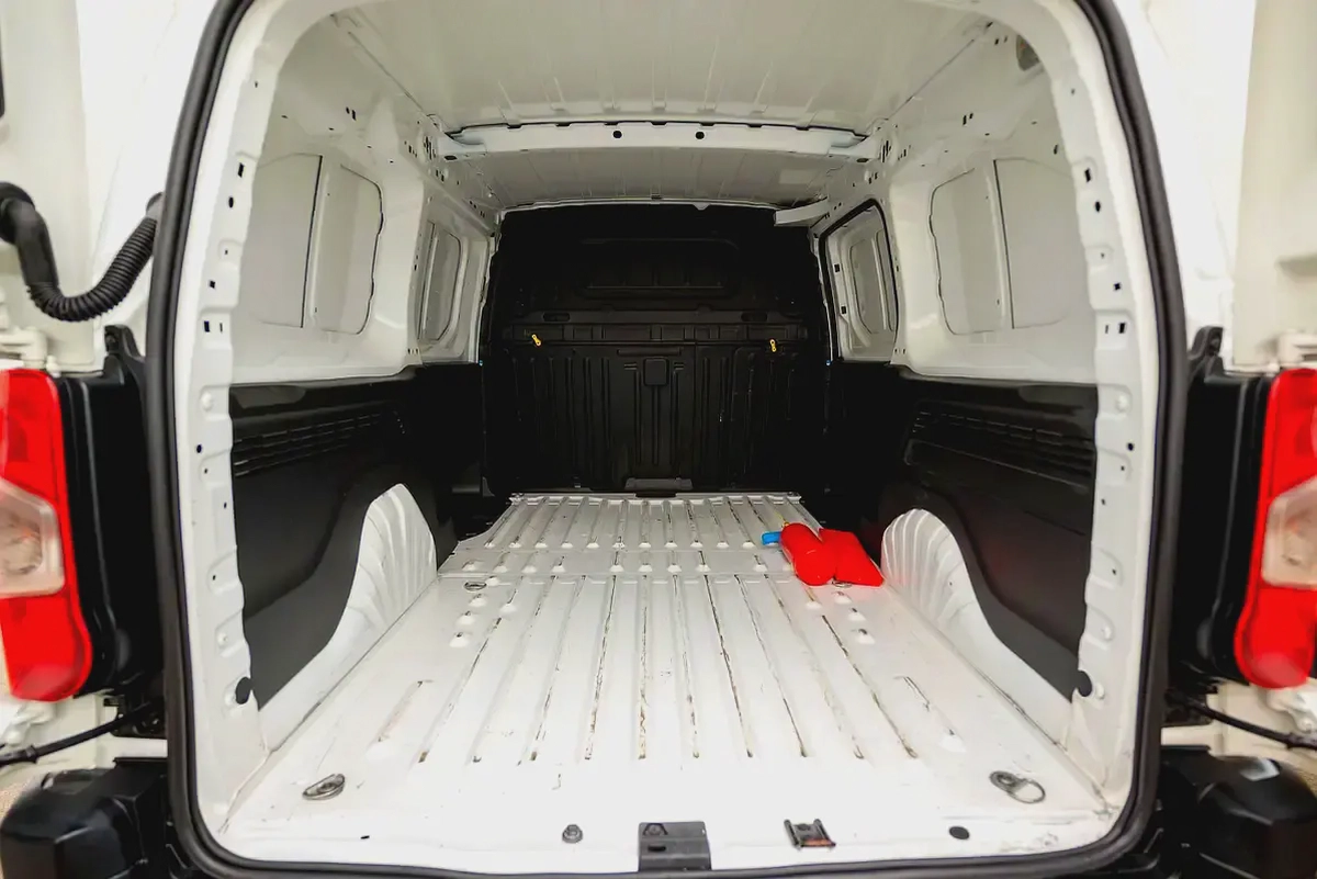Peugeot Partner | Delivery Van | Petrol | GCC Specs | Ref#P26602-6-6